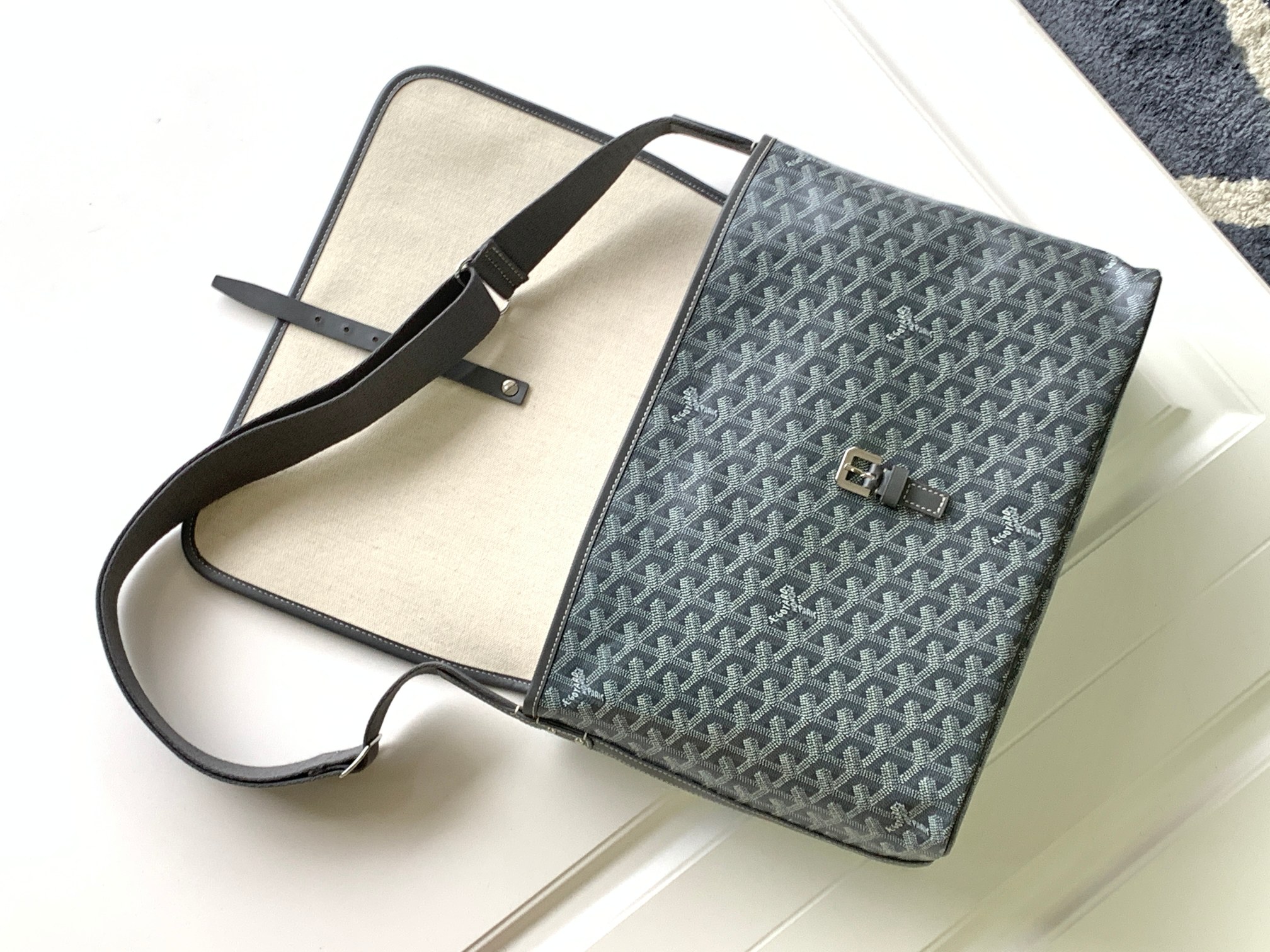 Túi xách Goyard 8130 màu xám 