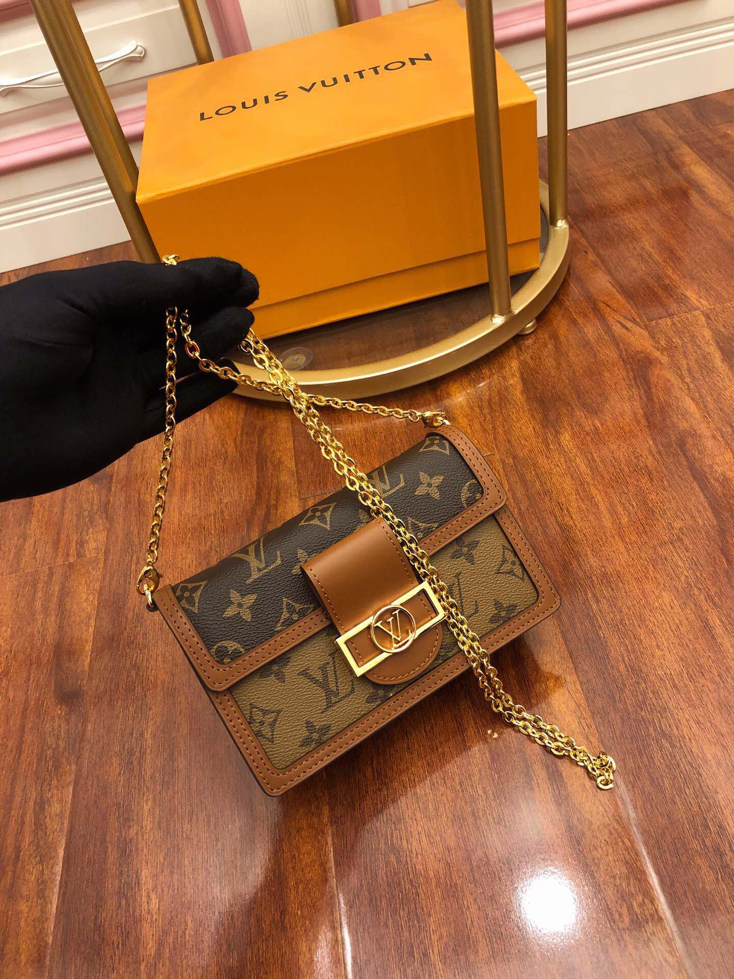 Túi Đeo Chéo Nữ Louis Vuitton LV Dauphine Chain Wallet Monogram Bag M68746 Màu Nâu