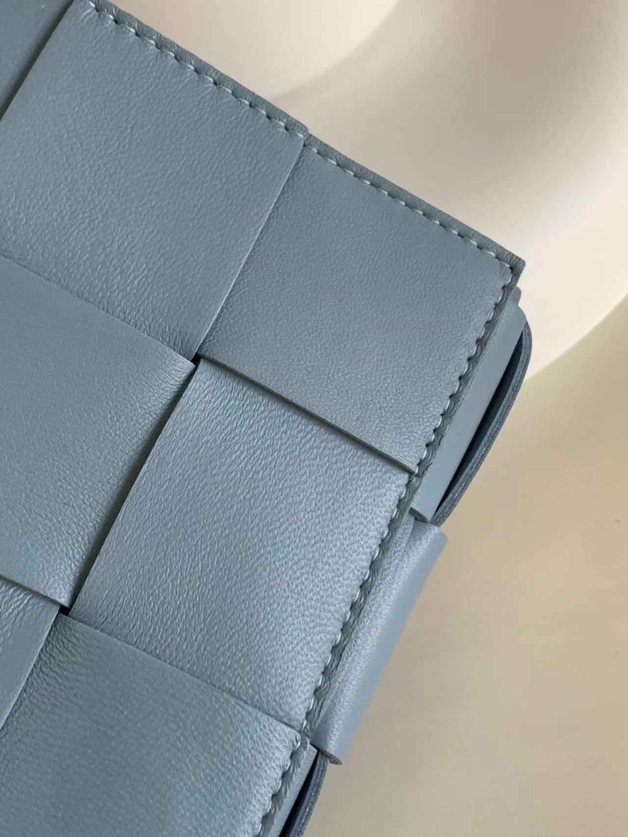 Bottega Veneta Cassette Màu Xanh Dương 