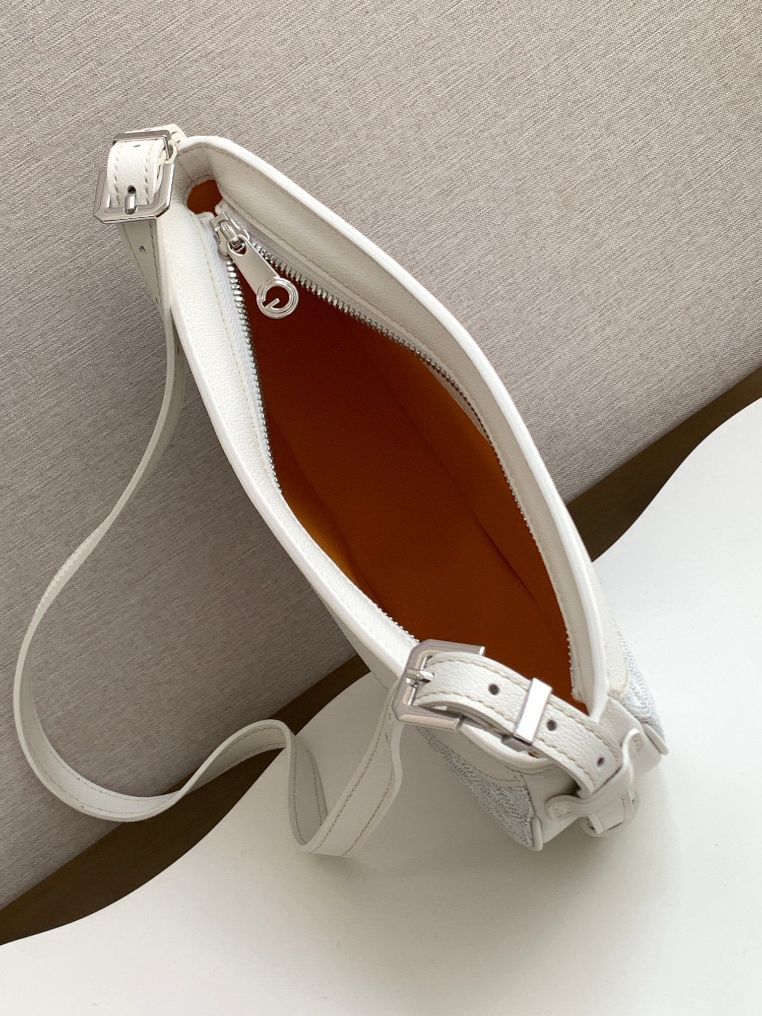  GOYARDINE 8219 (white)