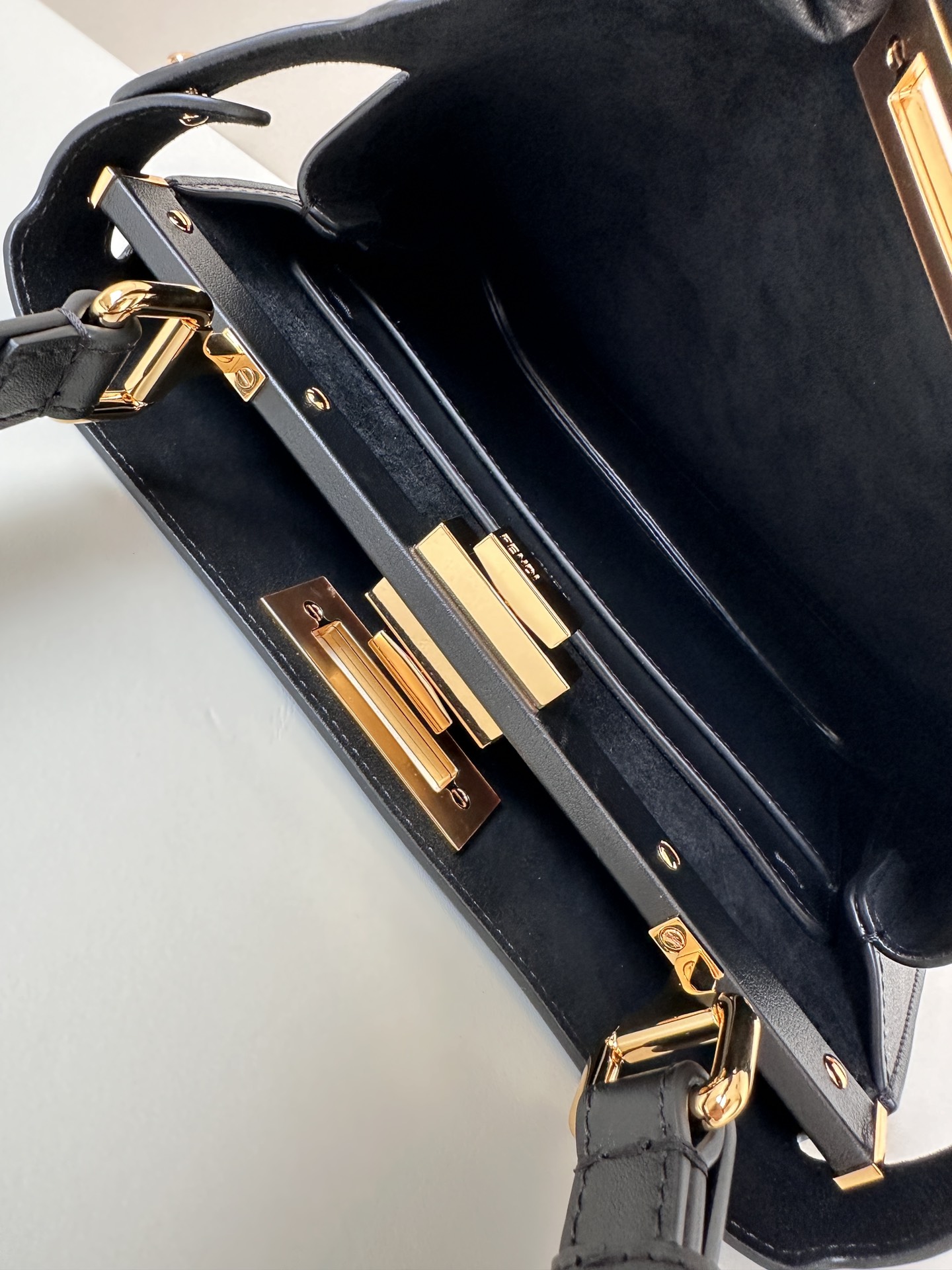 TÚI XÁCH NỮ FENDI 80172 MÀU ĐEN 