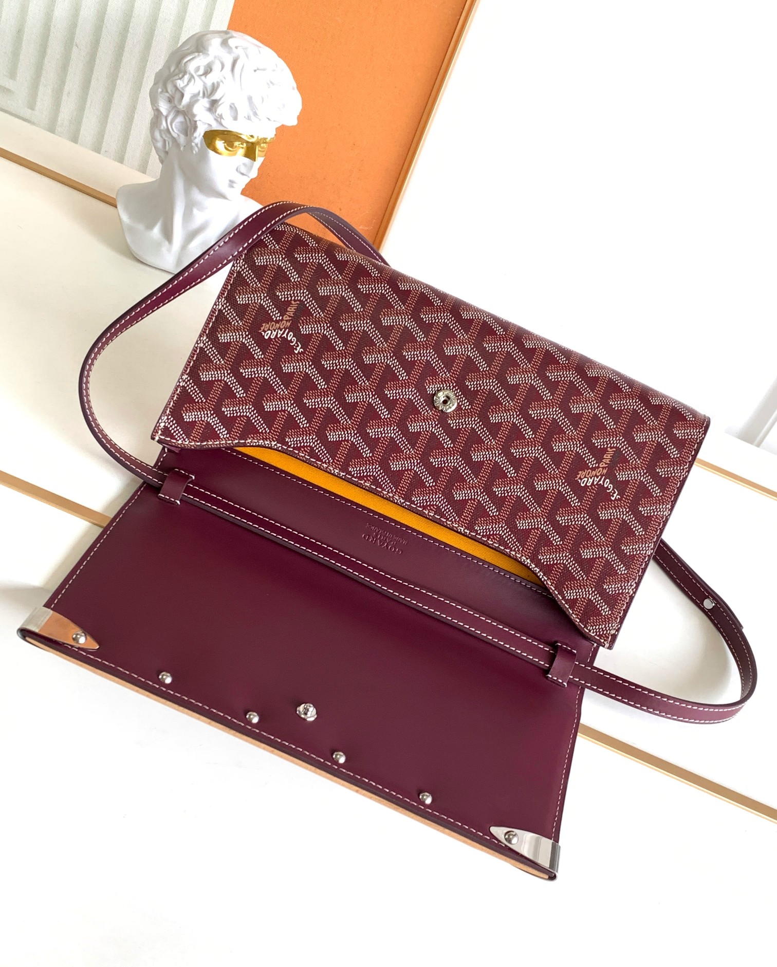 Goyard Monte-Carlo 8812 (red)