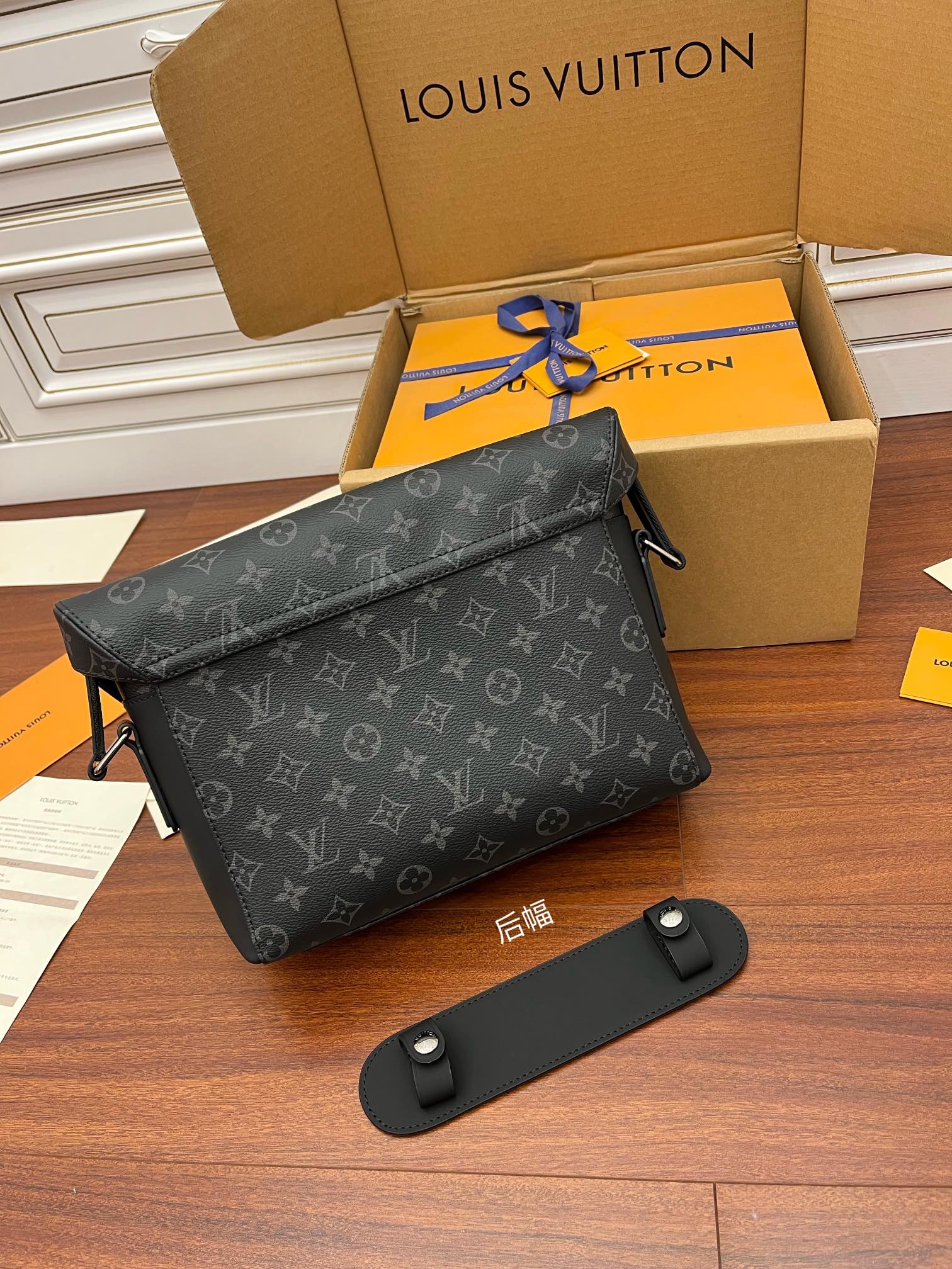 Túi xách Sac Messenger PM VoyagerM40511