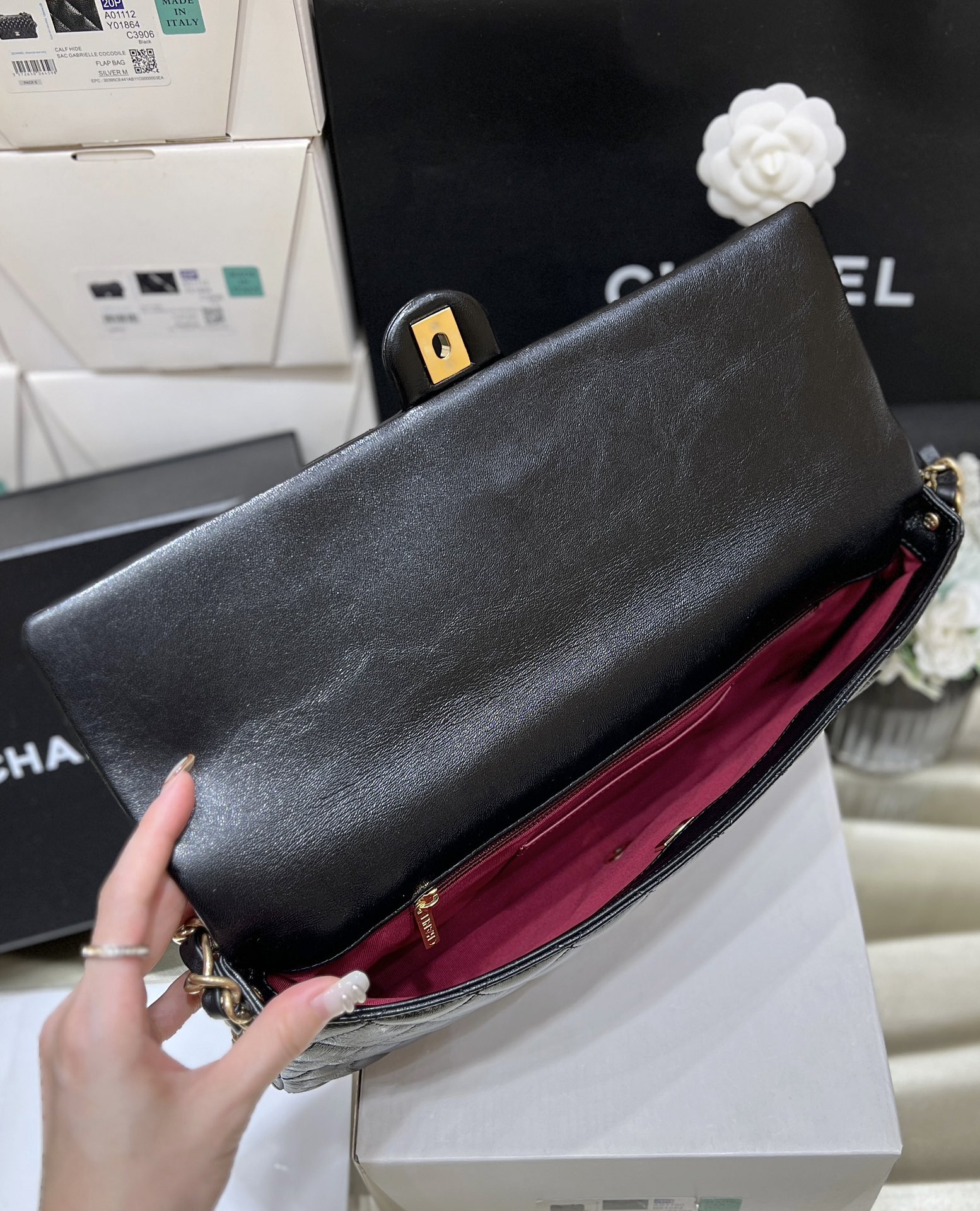 Túi Xách Chanel24A MAXI Màu Đen 