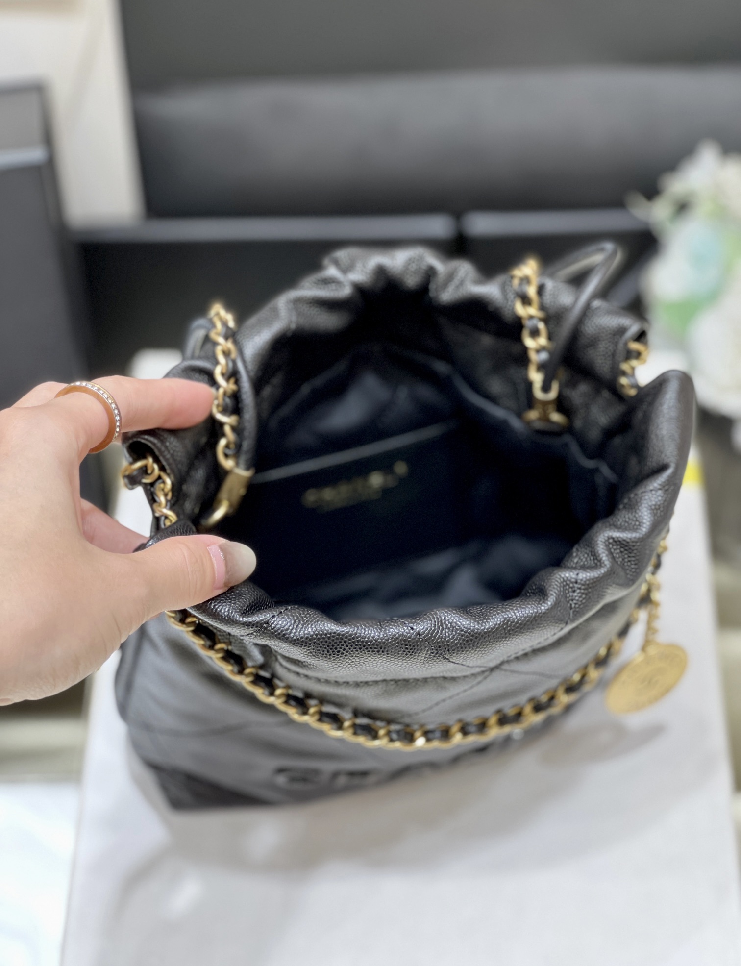 Túi Xách Chanel C22Bag AP3980 Màu Đen