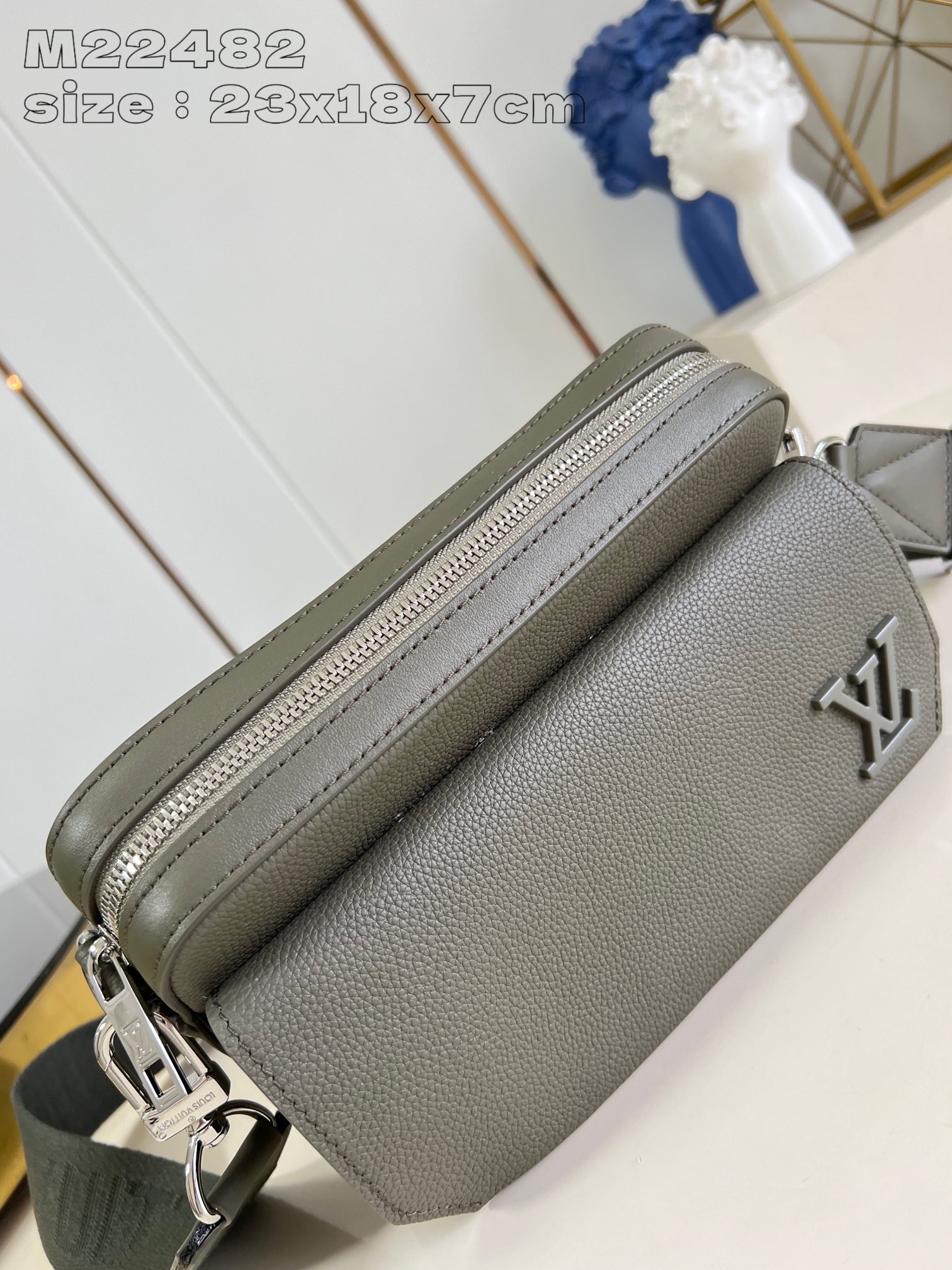  Túi Louis Vuitton Fastline M22482 (moss green)