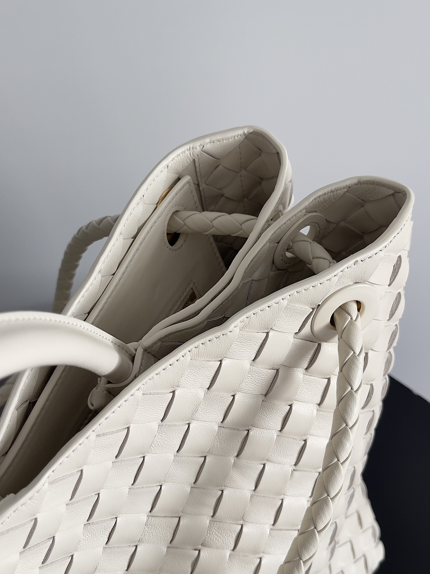 Túi xách nữ bottega veneta màu trắng 743575
