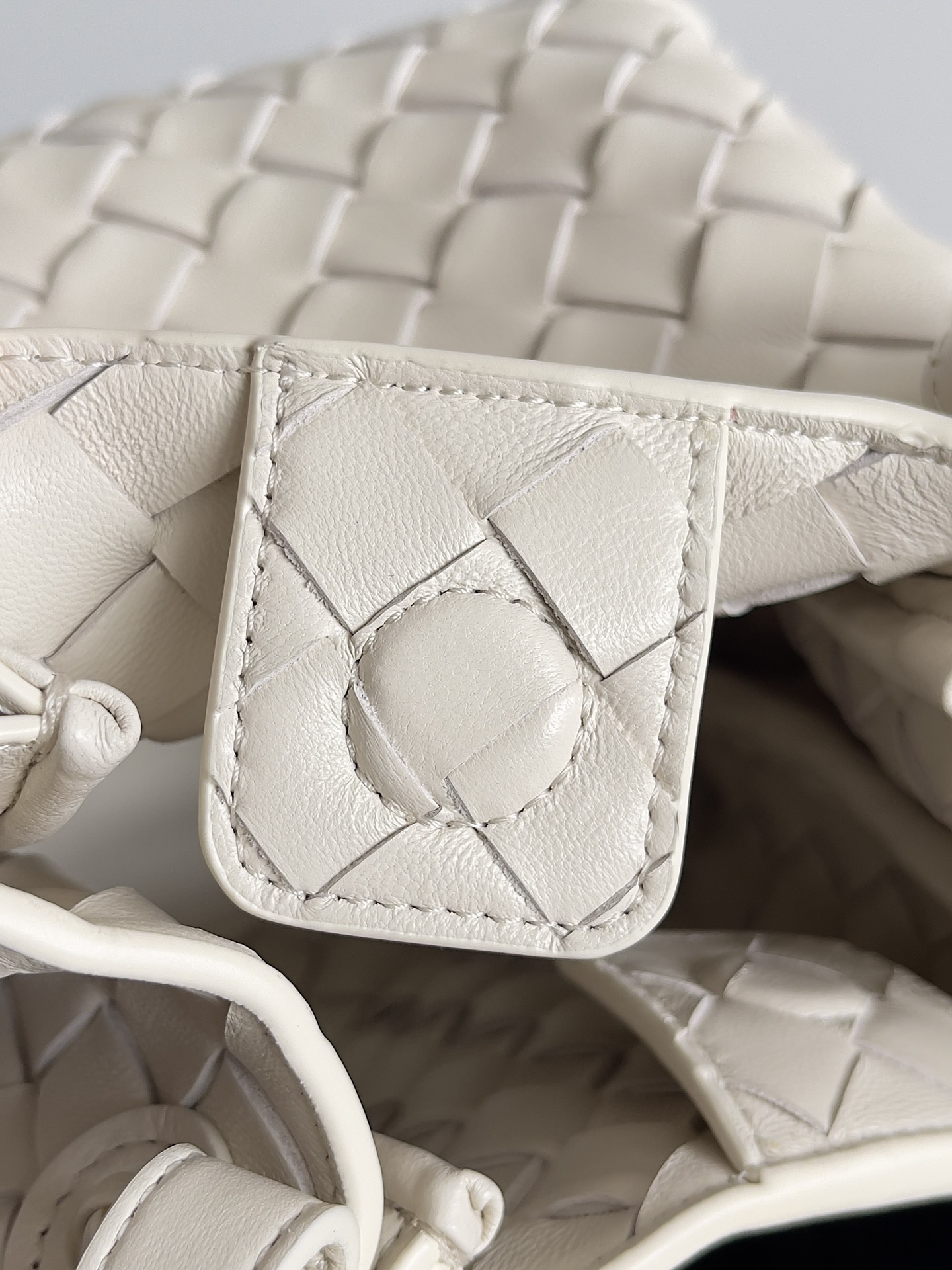 Túi xách nữ bottega veneta màu be 6569