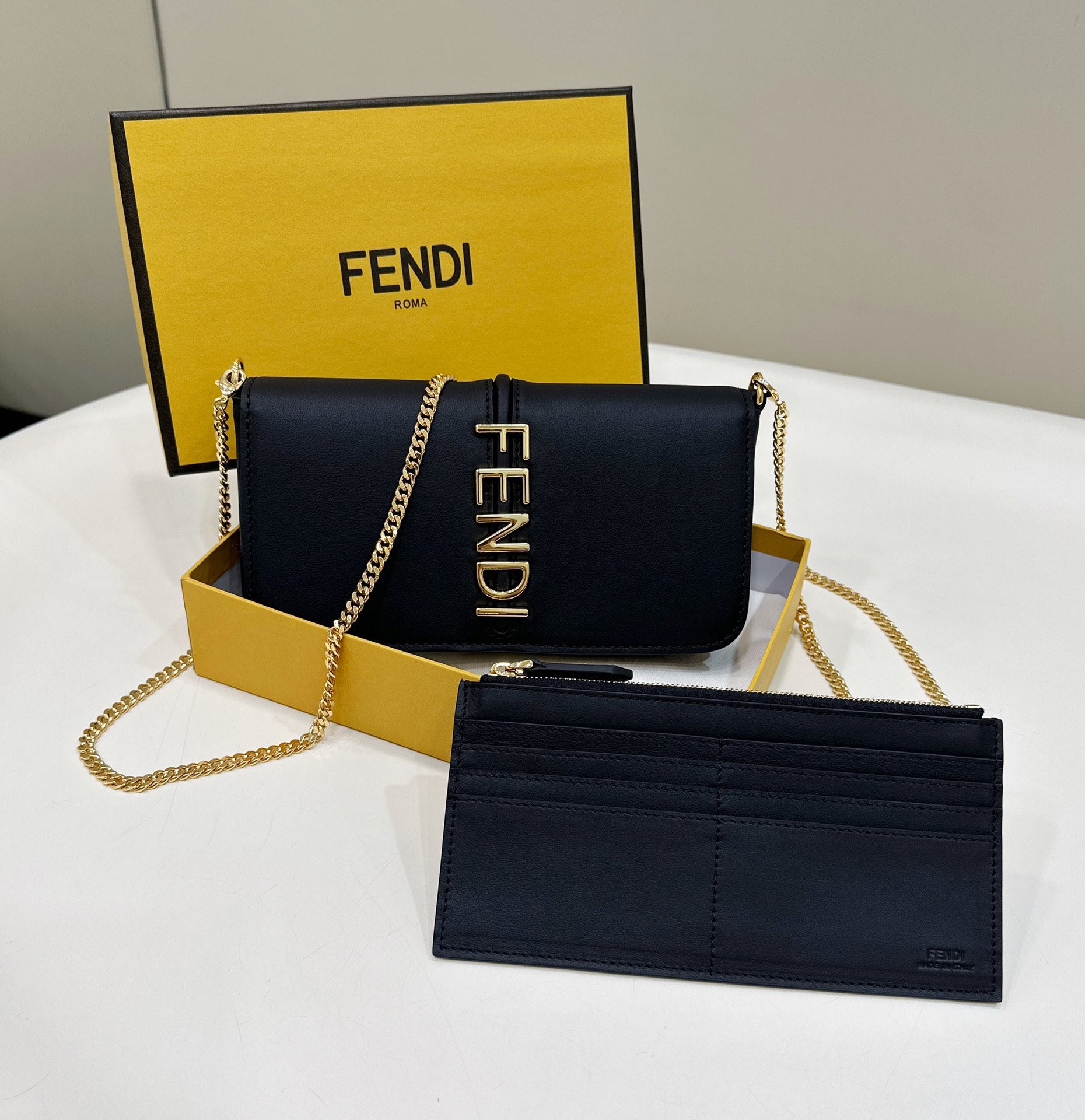 TÚI NỮ BASIC FENDI 8BS076 