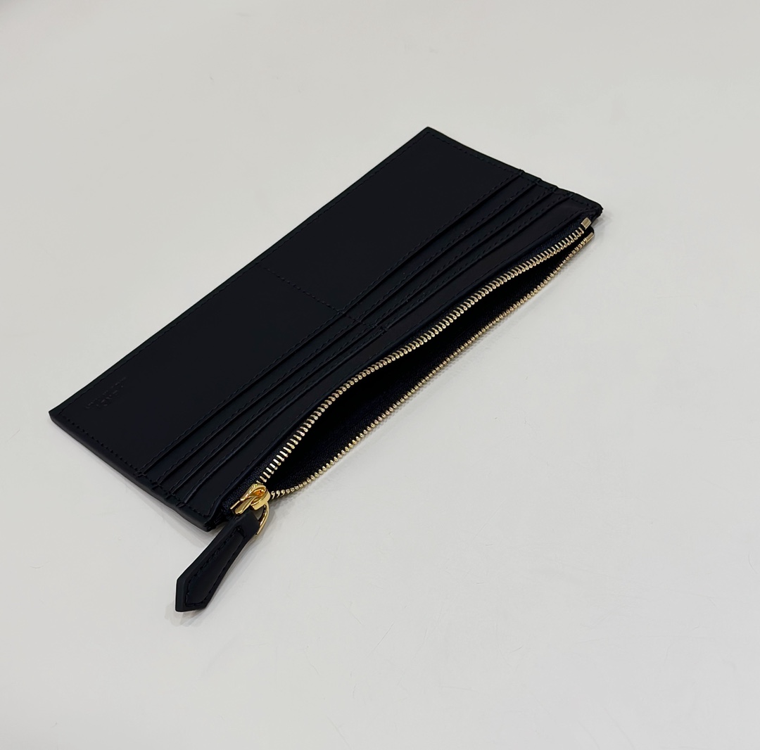 TÚI NỮ BASIC FENDI 8BS076 
