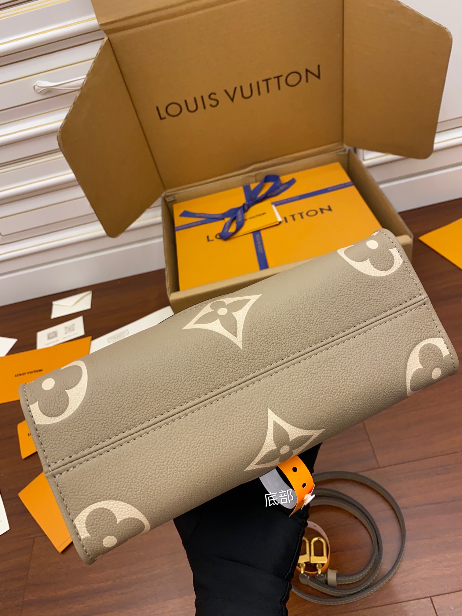 Cabas OnTheGo PM m45779