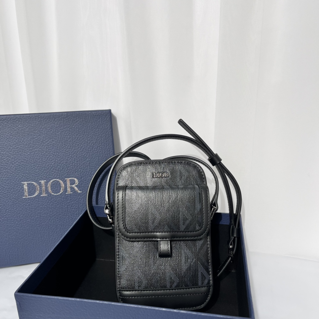 Túi Xách Nam Dior Hit the Road Màu Đen 9945