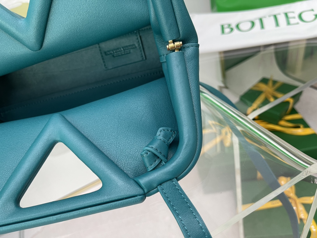 Bottega Veneta Poin Màu Xanh Dương 