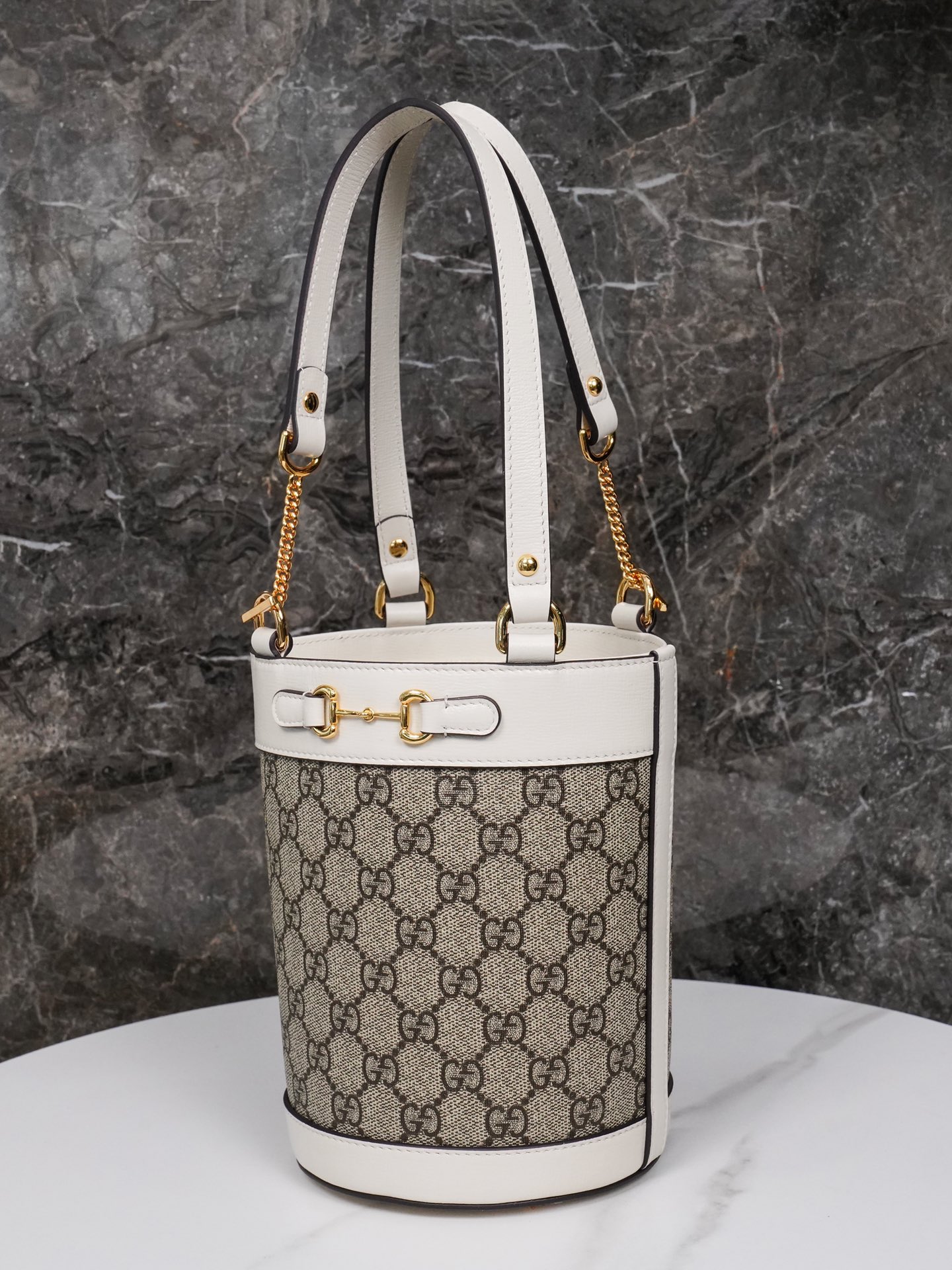 GG Supreme 637115 (White) 