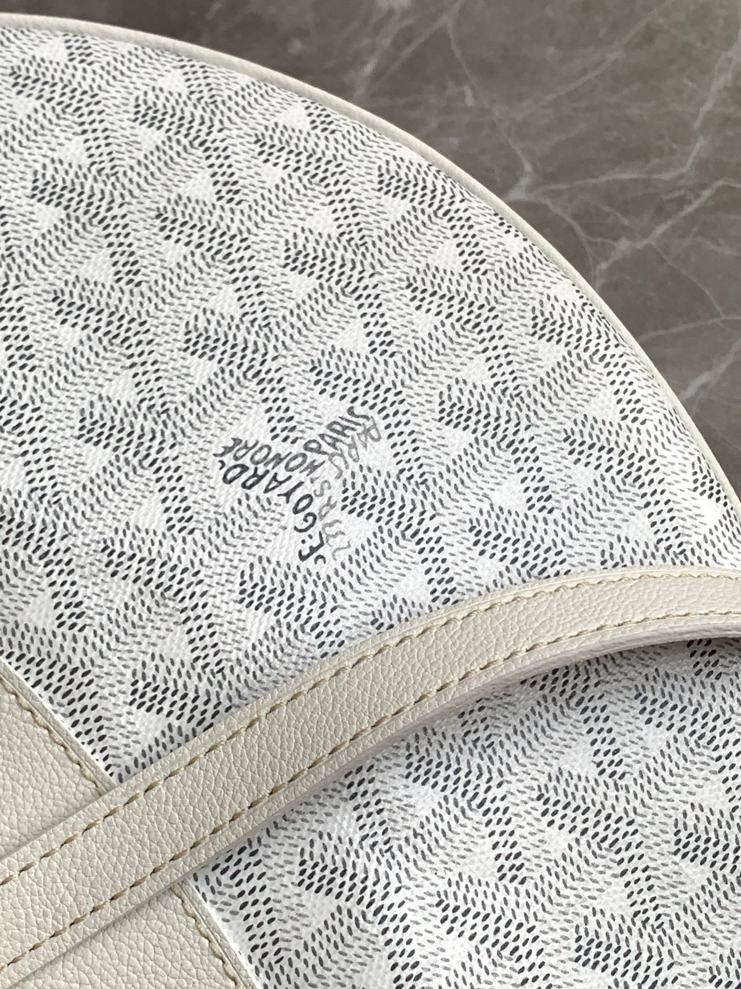  GOYARDINE 8219 (white)