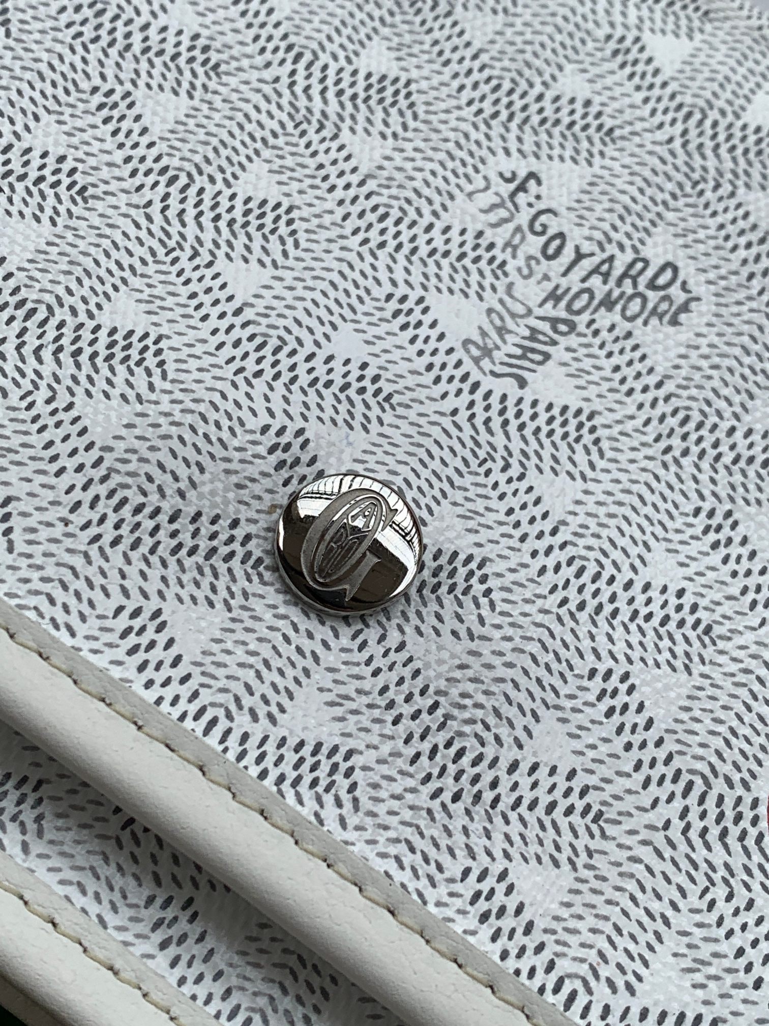 Goyard Plumet 8015 (white)