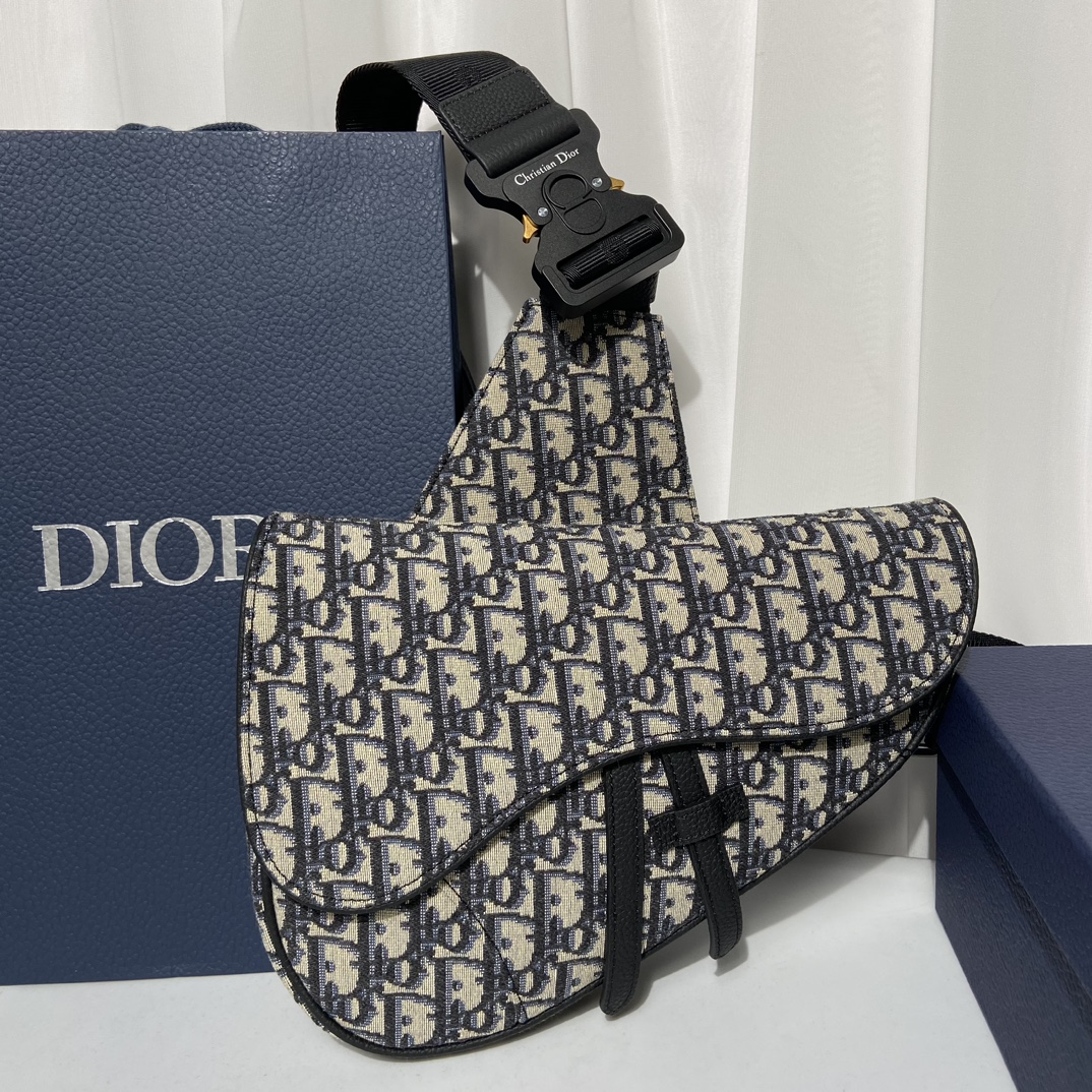Túi Xách Nam Dior Sadle Màu Trắng 9001