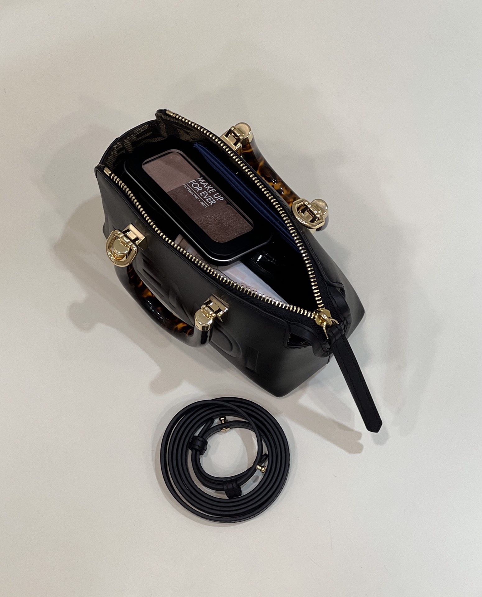 TÚI NỮ BASIC FENDI 8570 