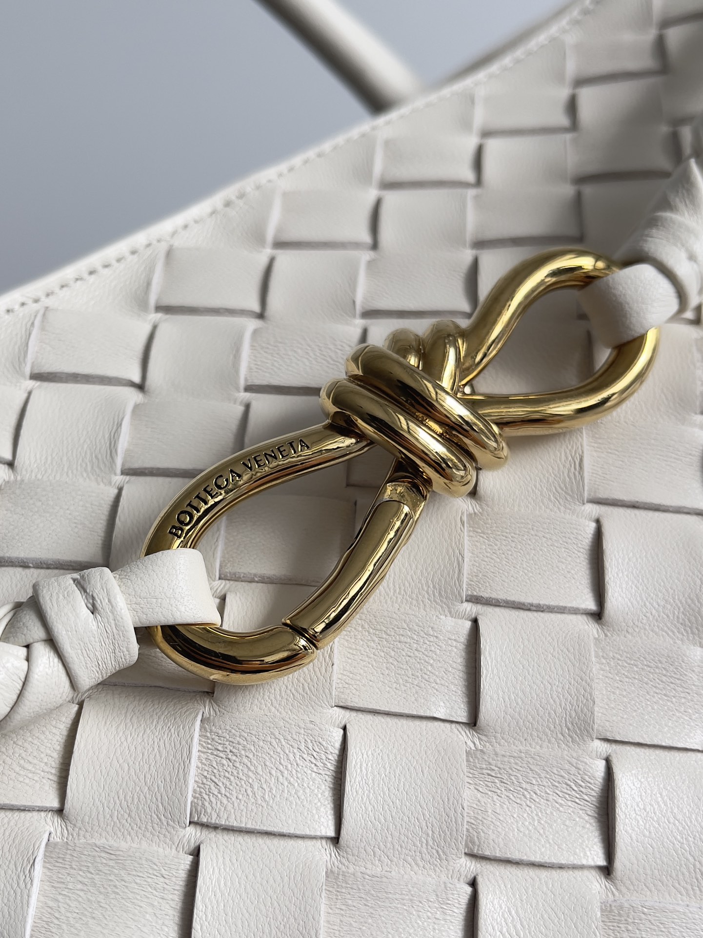 Túi xách nữ bottega veneta màu trắng 743575