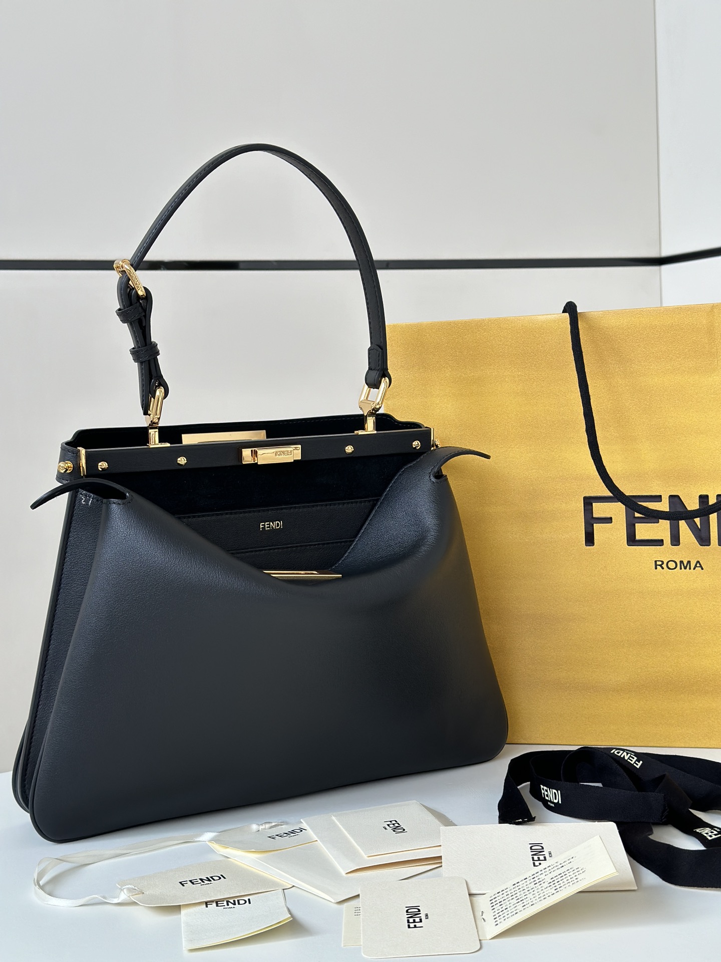TÚI XÁCH NỮ FENDI 80172 MÀU ĐEN 