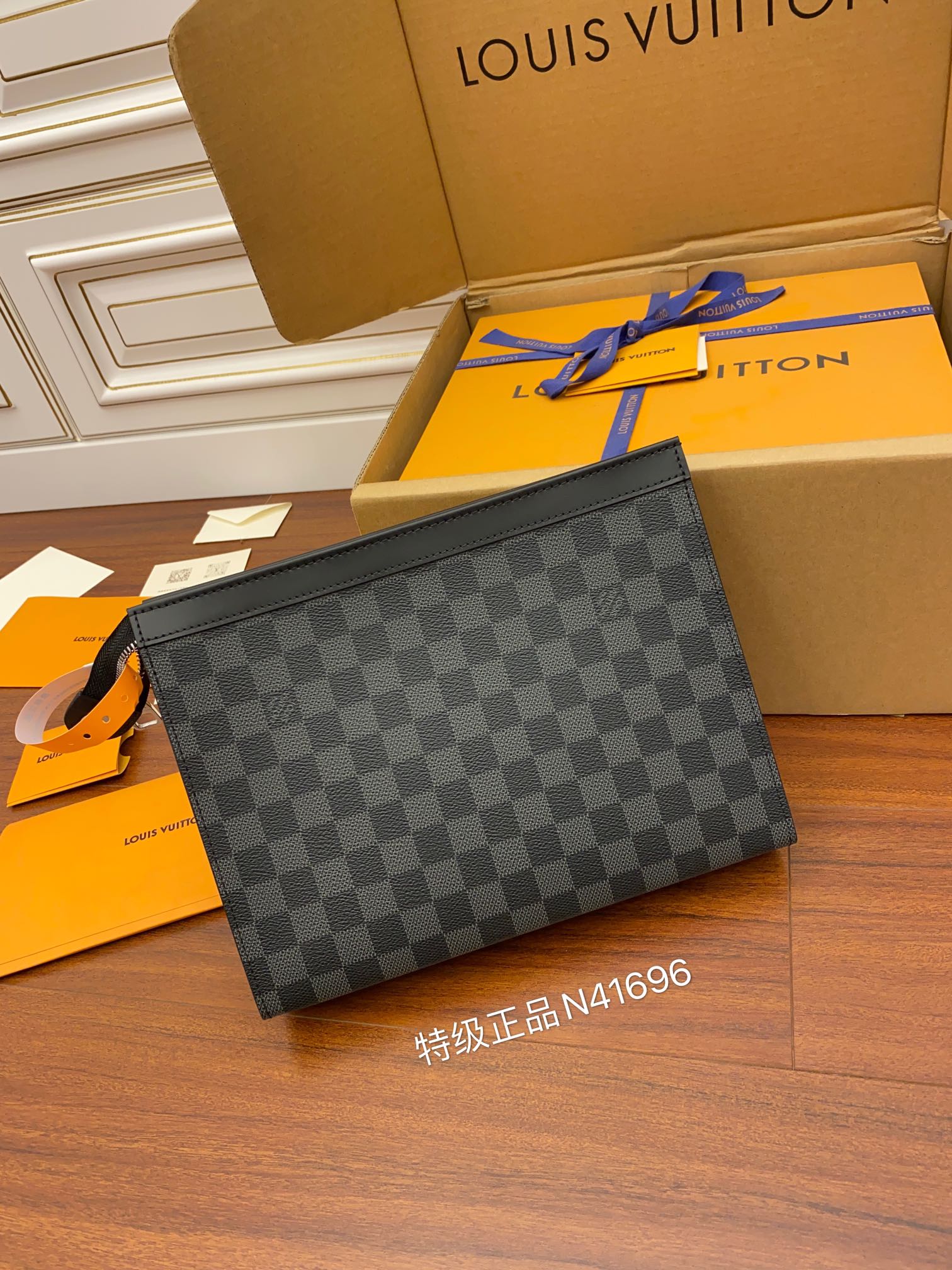 Clutch Cầm Tay Pochette Voyage M41696