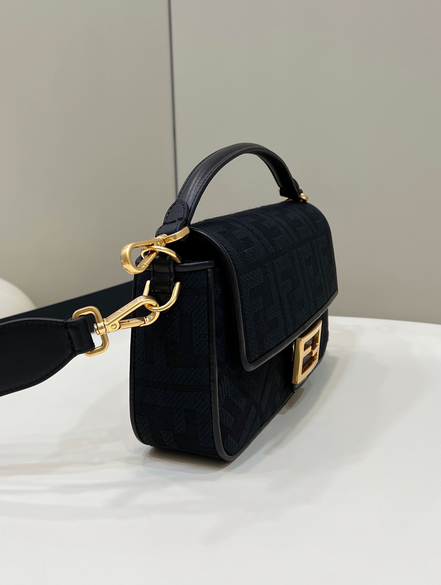 TÚI CỔ ĐIỂN 8598 FENDI 