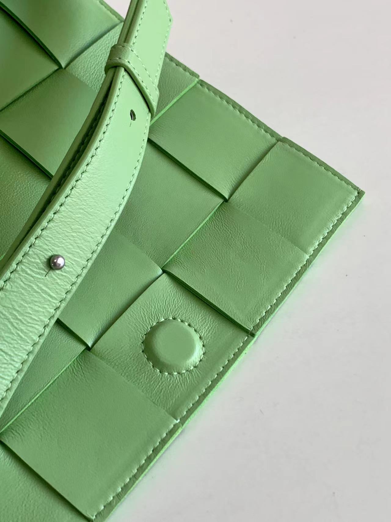 Bottega Veneta Cassette Màu Xanh Lá