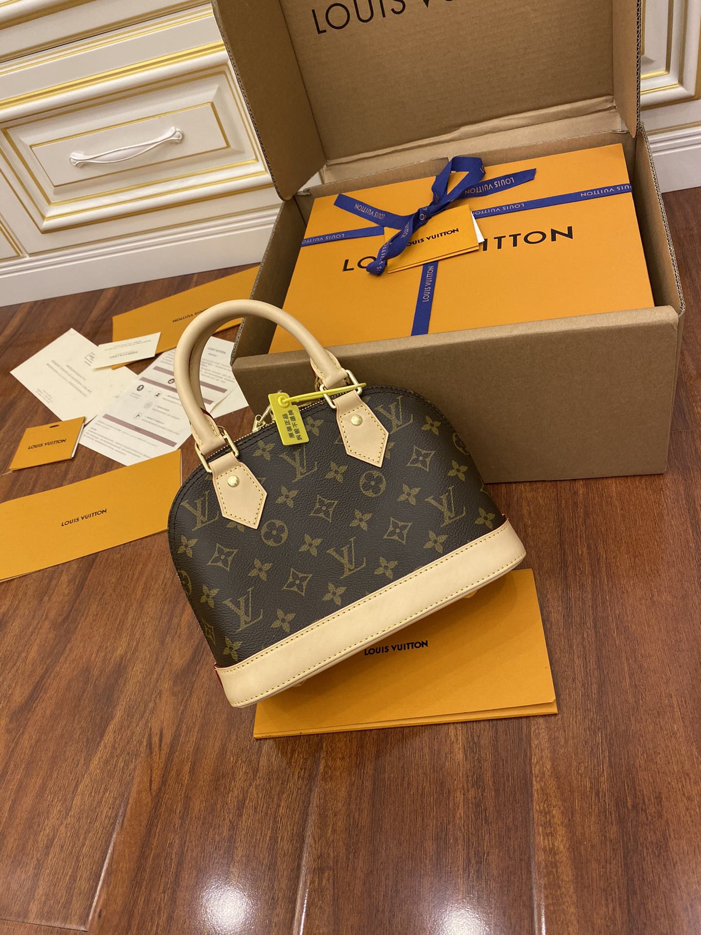 Túi Xách Nữ Louis Vuitton LV Alma BB Bag M53152 Màu Nâu Đen