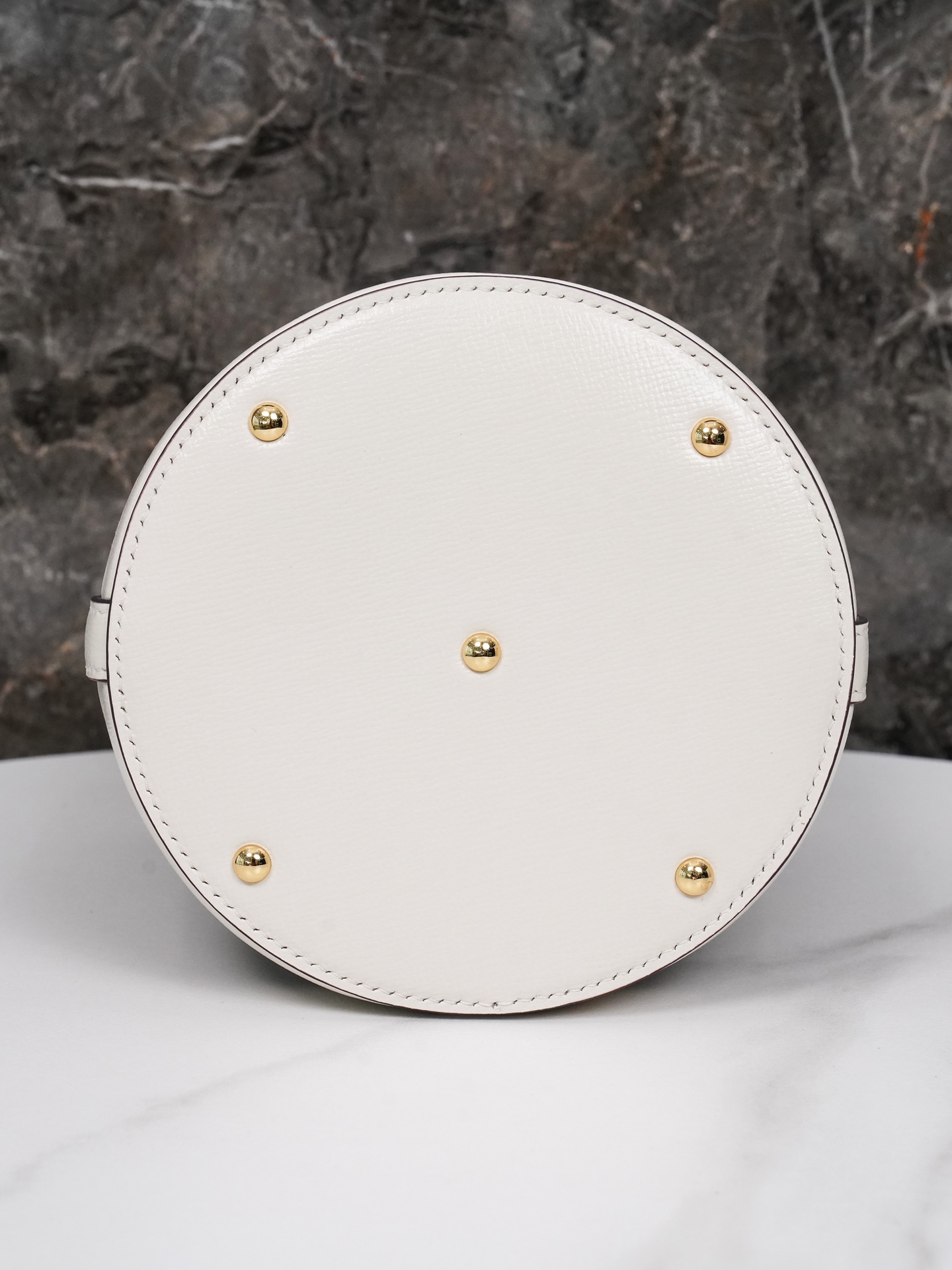 GG Supreme 637115 (White) 