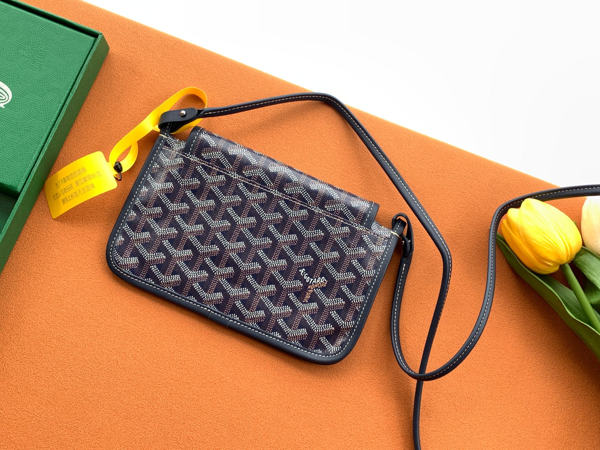 Goyard Plumet 8015 (black)