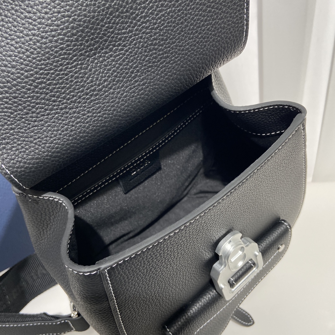 Túi đeo chéo Nam Dior Diamond Màu Đen 9225