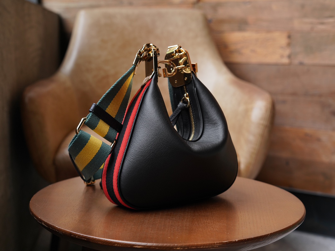 Sac à épaule Gucci Attache petite taille 699409 (black) 