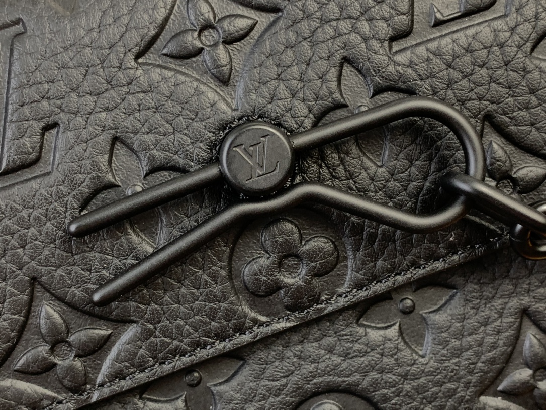 Túi Đeo Chéo Louis Vuitton LV Steamer Wearable Wallet M81746 Màu Đen