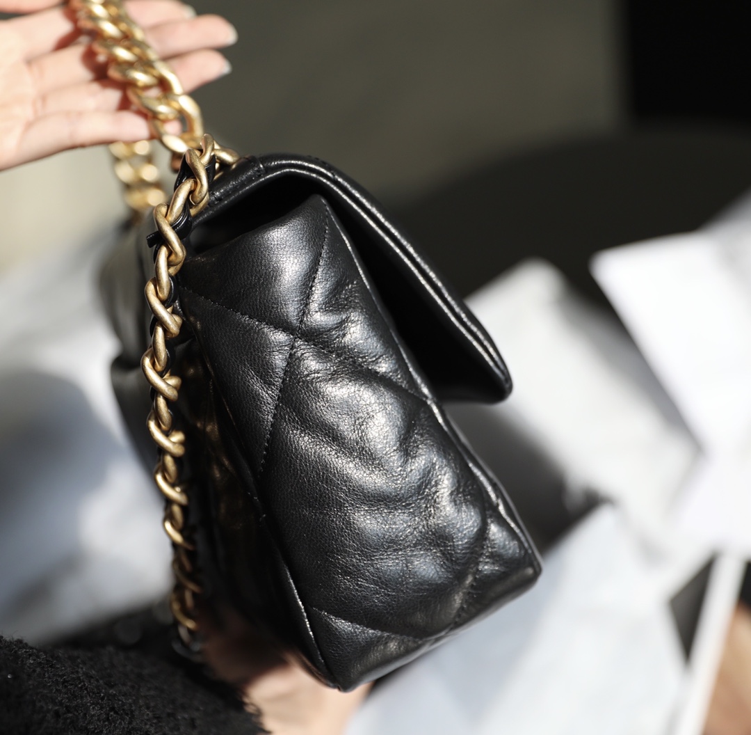 Túi xách Chanel C19 Bag đen 
