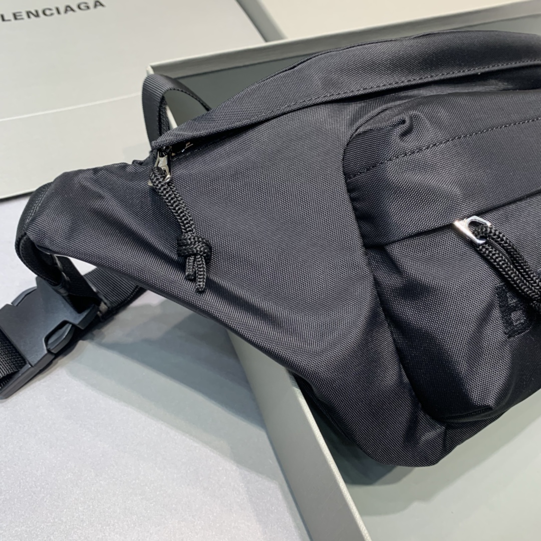 Túi đeo hông BALENCIAGA màu đen 180613