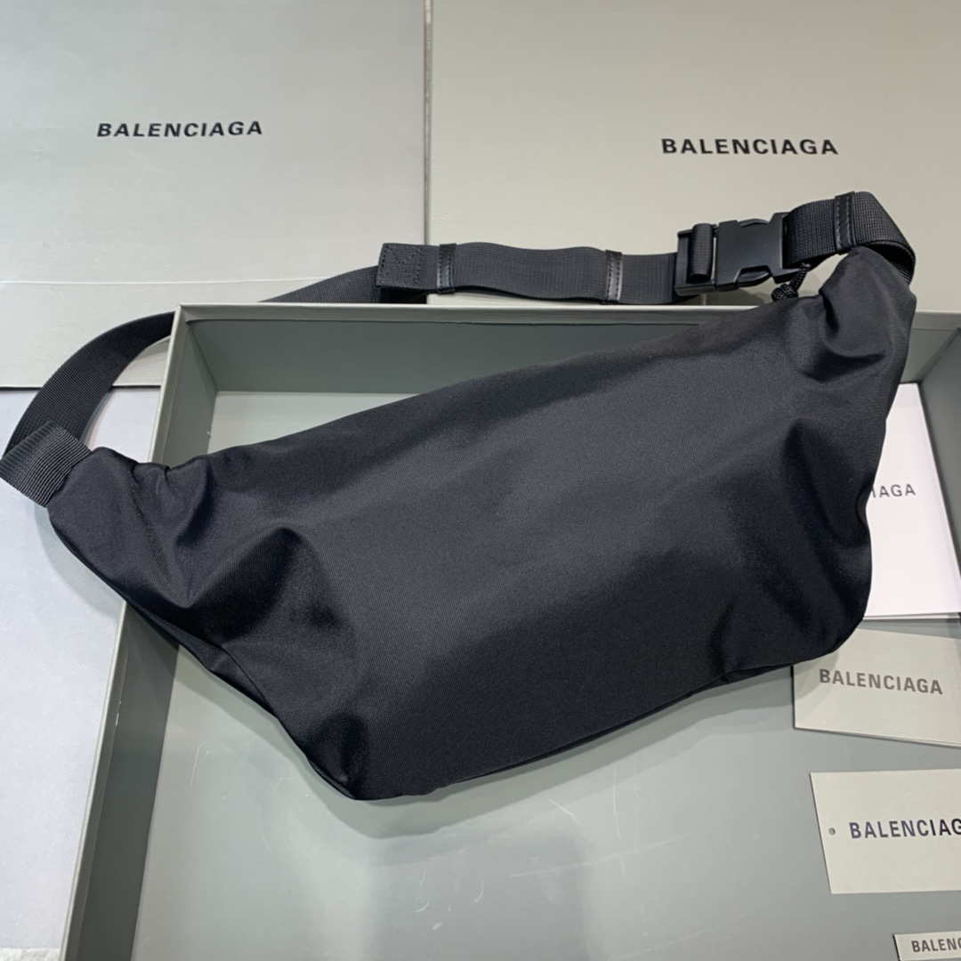 Túi đeo hông BALENCIAGA màu đen 180613