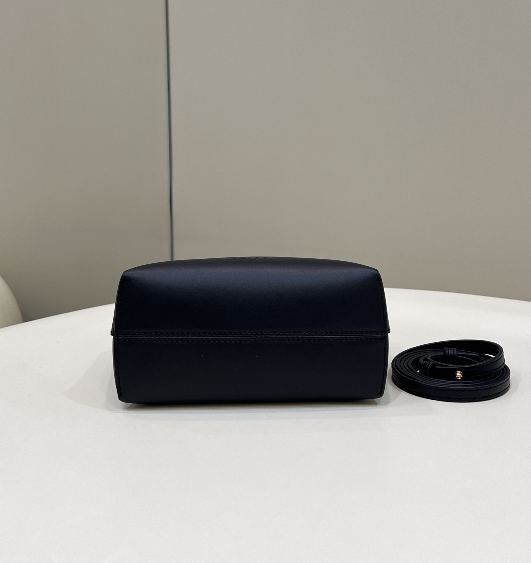 TÚI NỮ BASIC FENDI 8570 