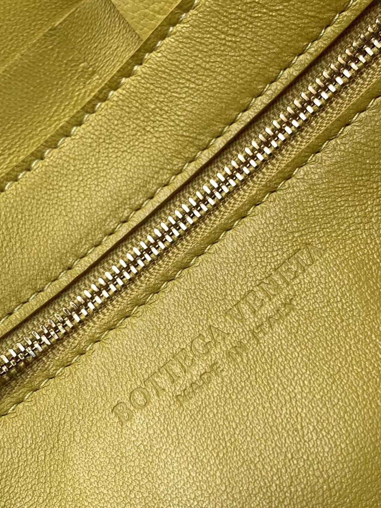 Bottega Veneta Cassette Màu vàng 