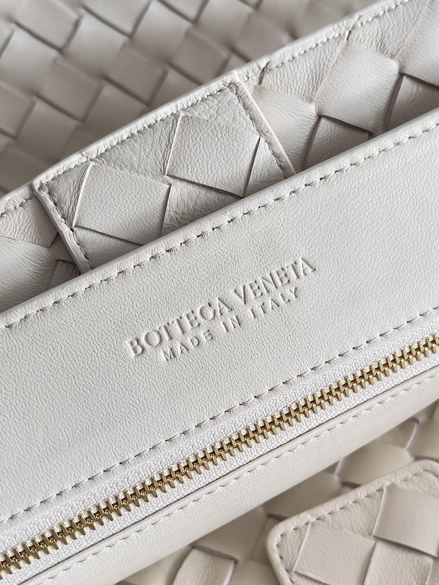 Túi xách nữ bottega veneta màu trắng 743575
