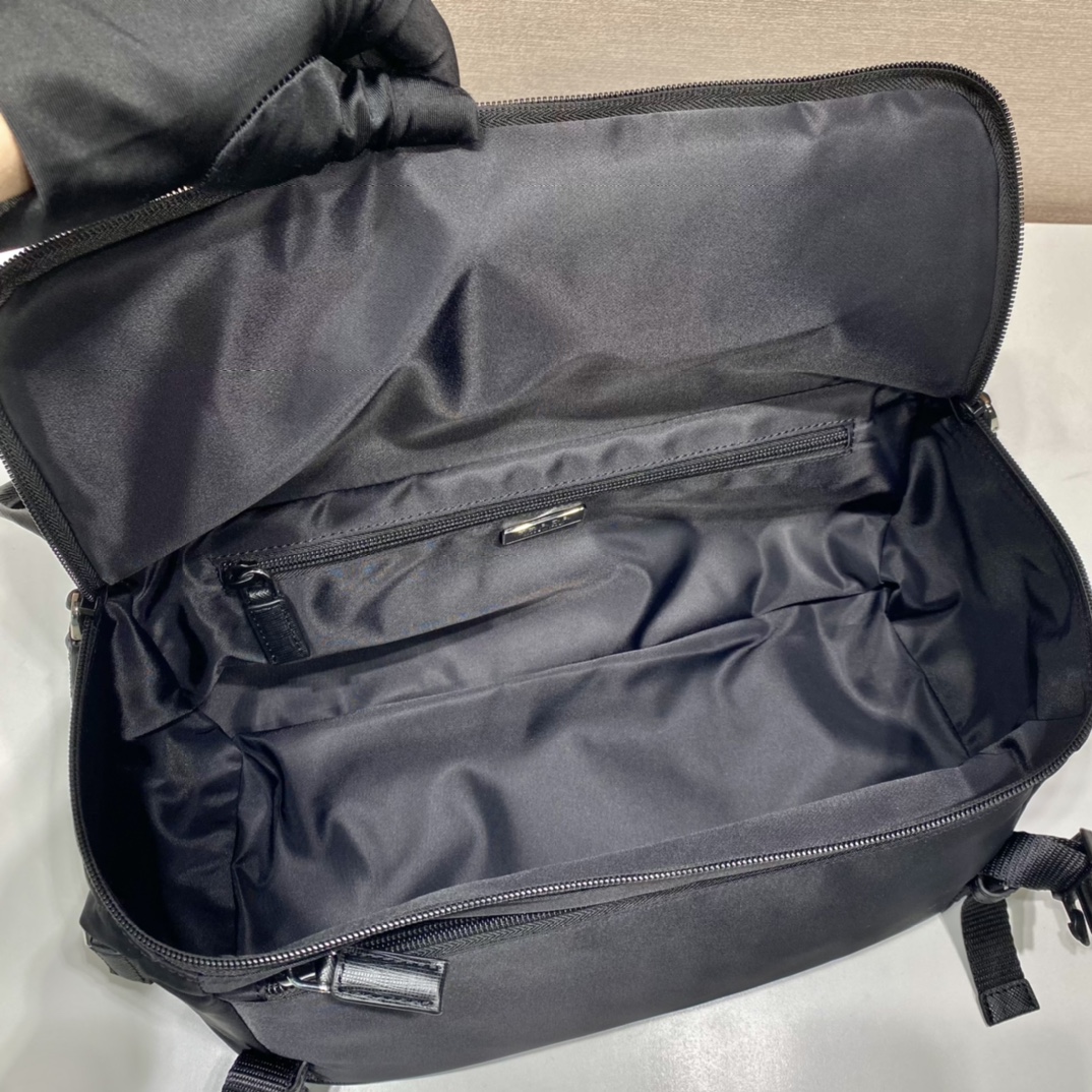 Túi xách Prada 2VH991A màu đen 