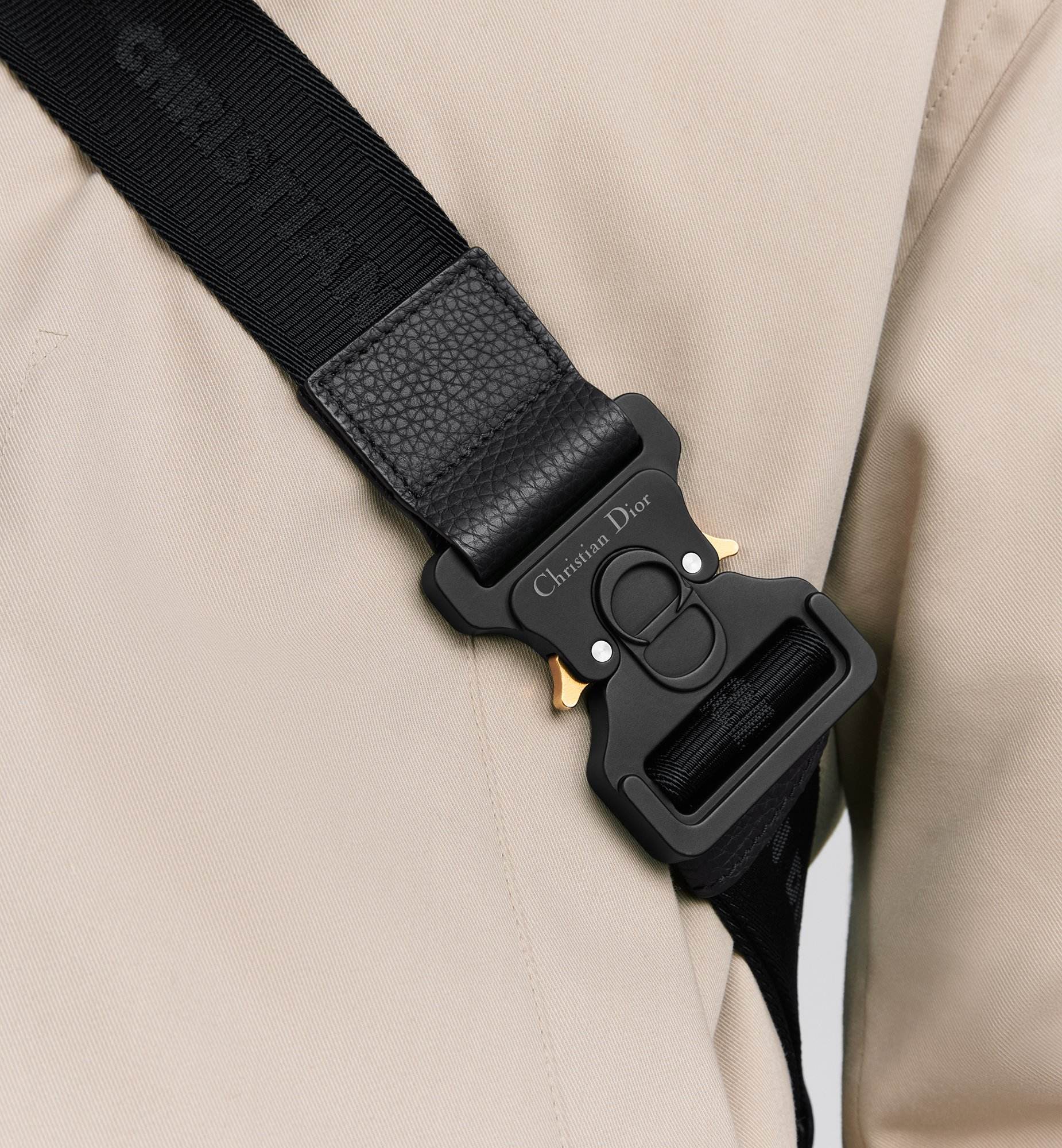 Túi đeo chéo nam Dior 9263 màu đen 