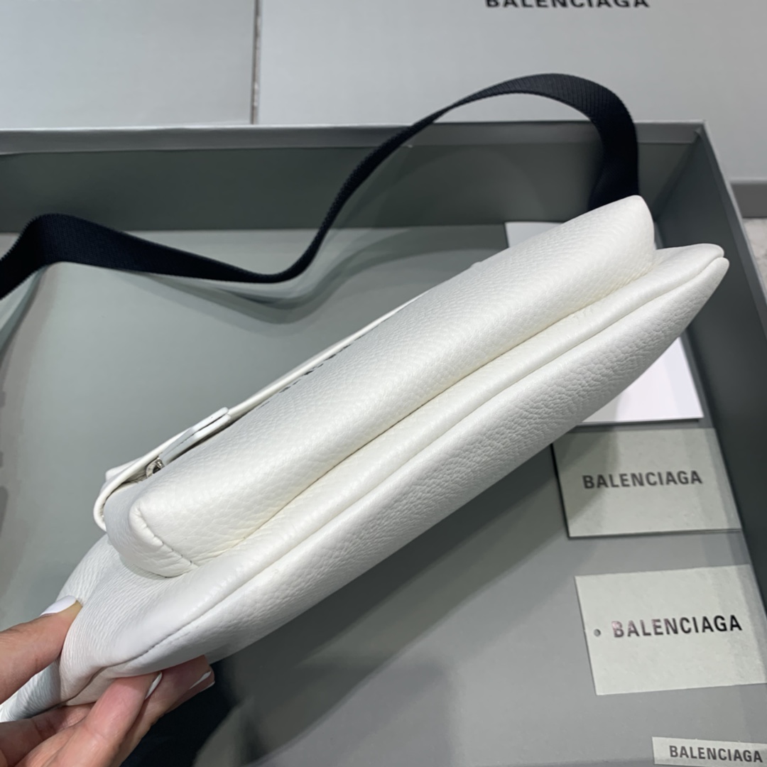 Túi đeo hông BALENCIAGA 180406480 màu trắng 