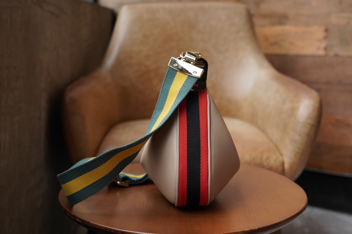 Sac à épaule Gucci Attache petite taille 699409 (brow) 