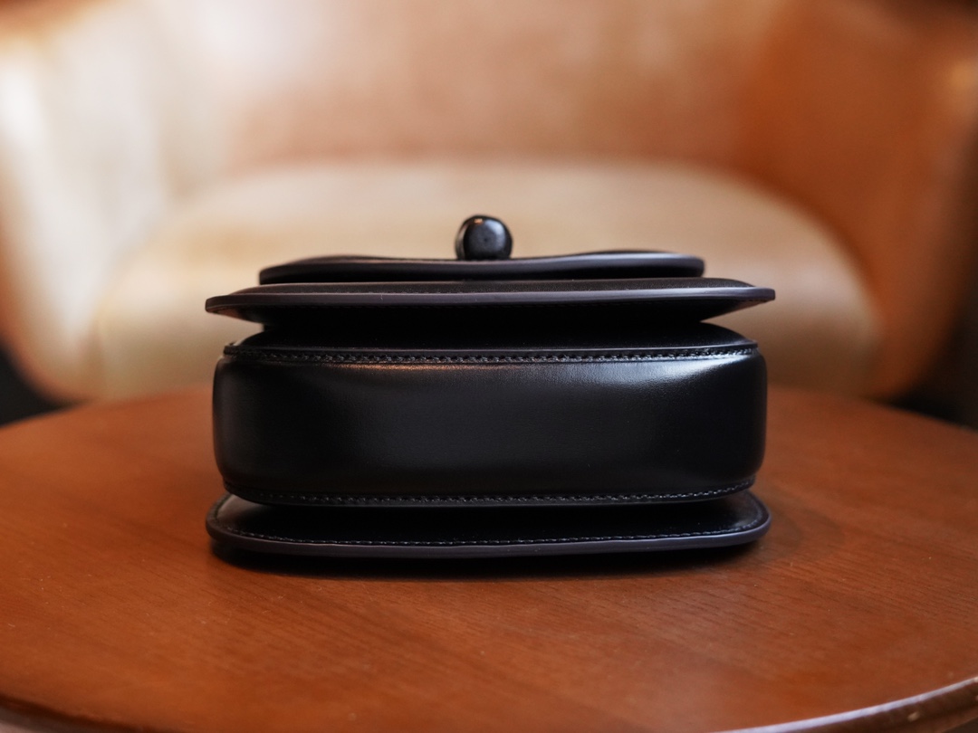 Túi Xách Nữ Gucci Bamboo 1947 686864 Màu Đen 