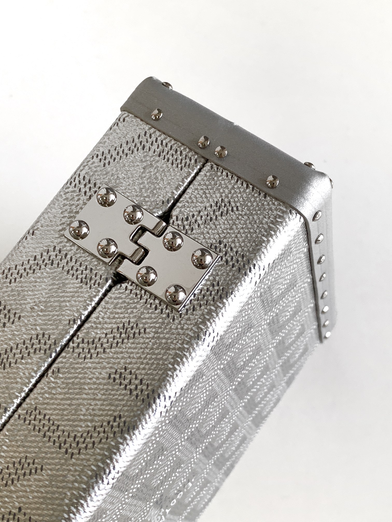  Goyard Minaudière 8210 (grey)