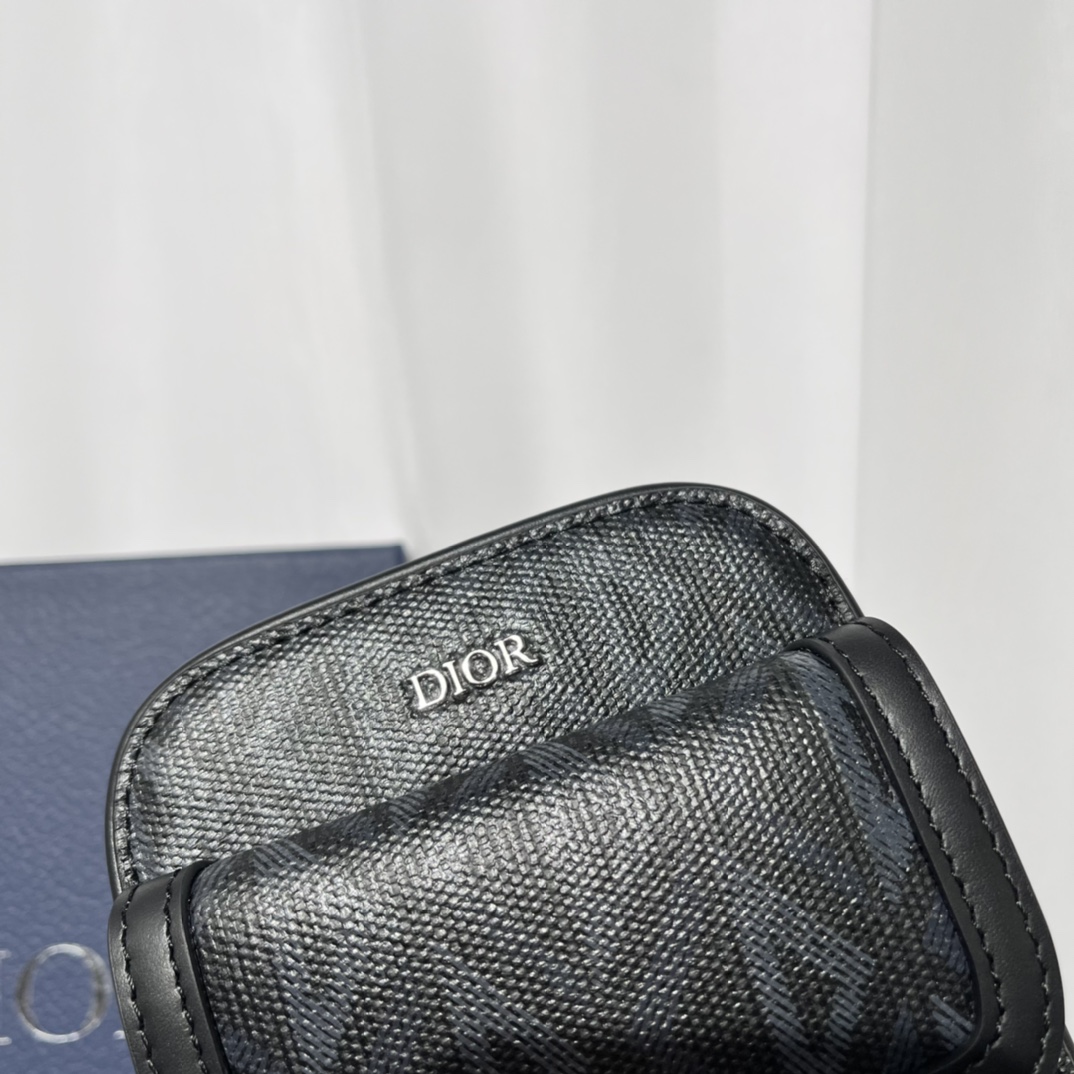 Túi Xách Nam Dior Hit the Road Màu Đen 9945