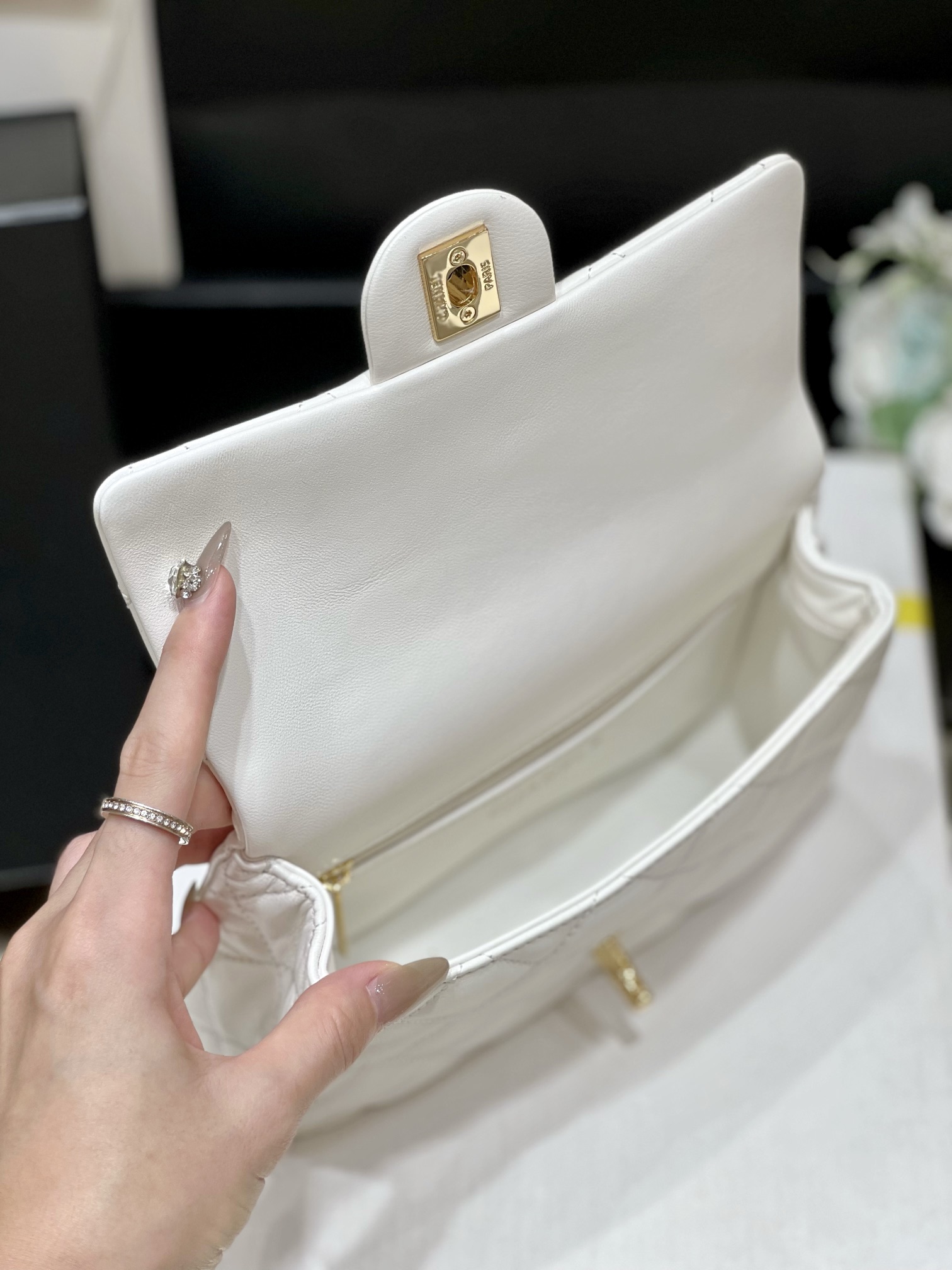 Túi Xách Chanel AP4023 Màu Trắng