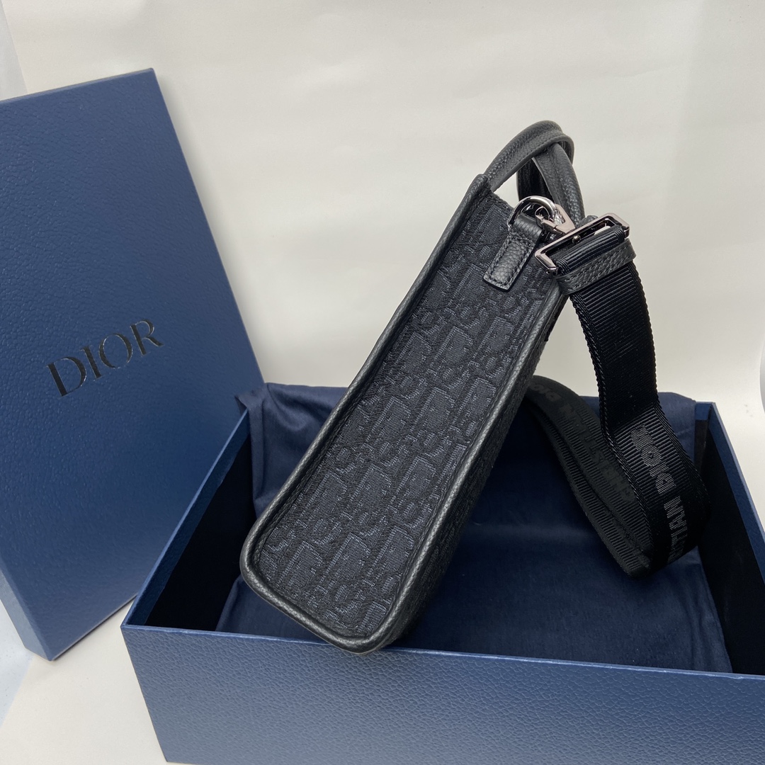 Túi xách Dior nam 9235 màu đen 