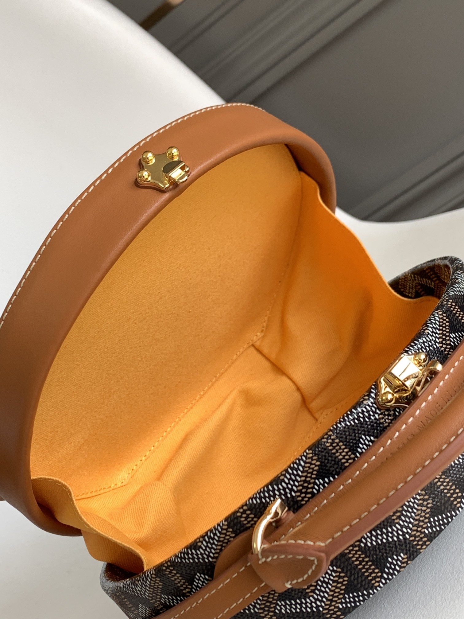 Goyard Alto 8115 (brown)