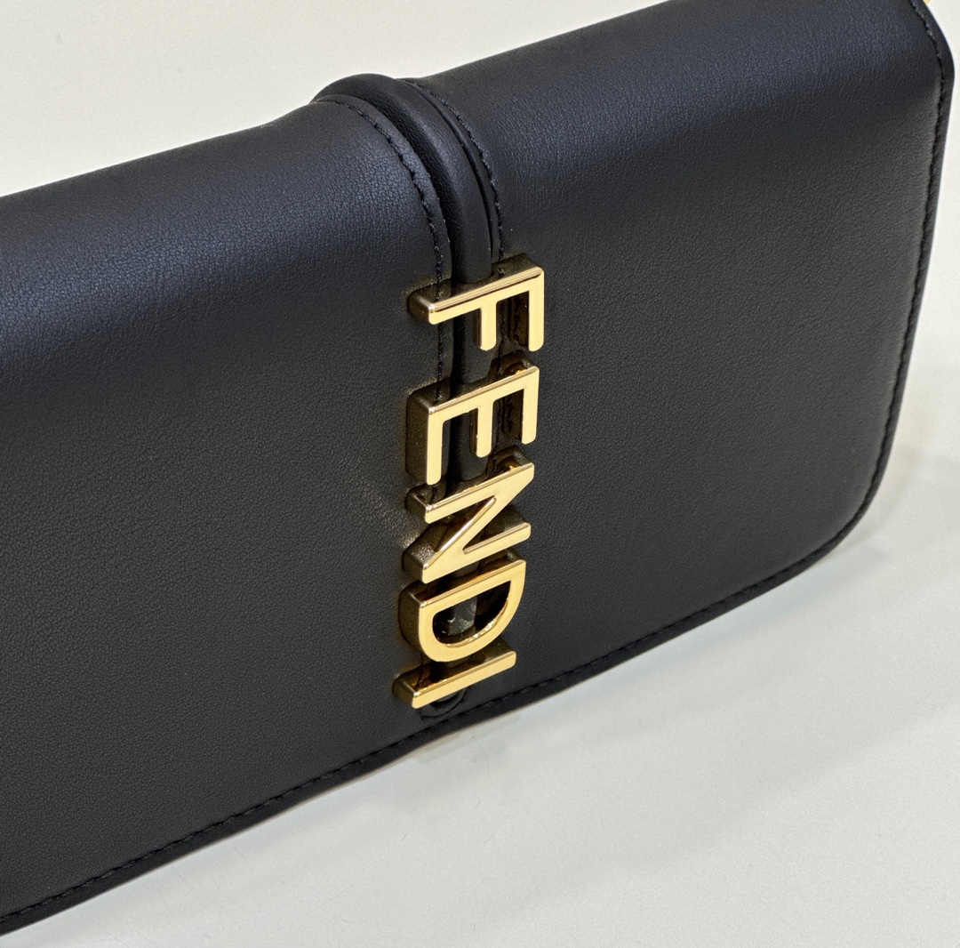 TÚI NỮ BASIC FENDI 8BS076 